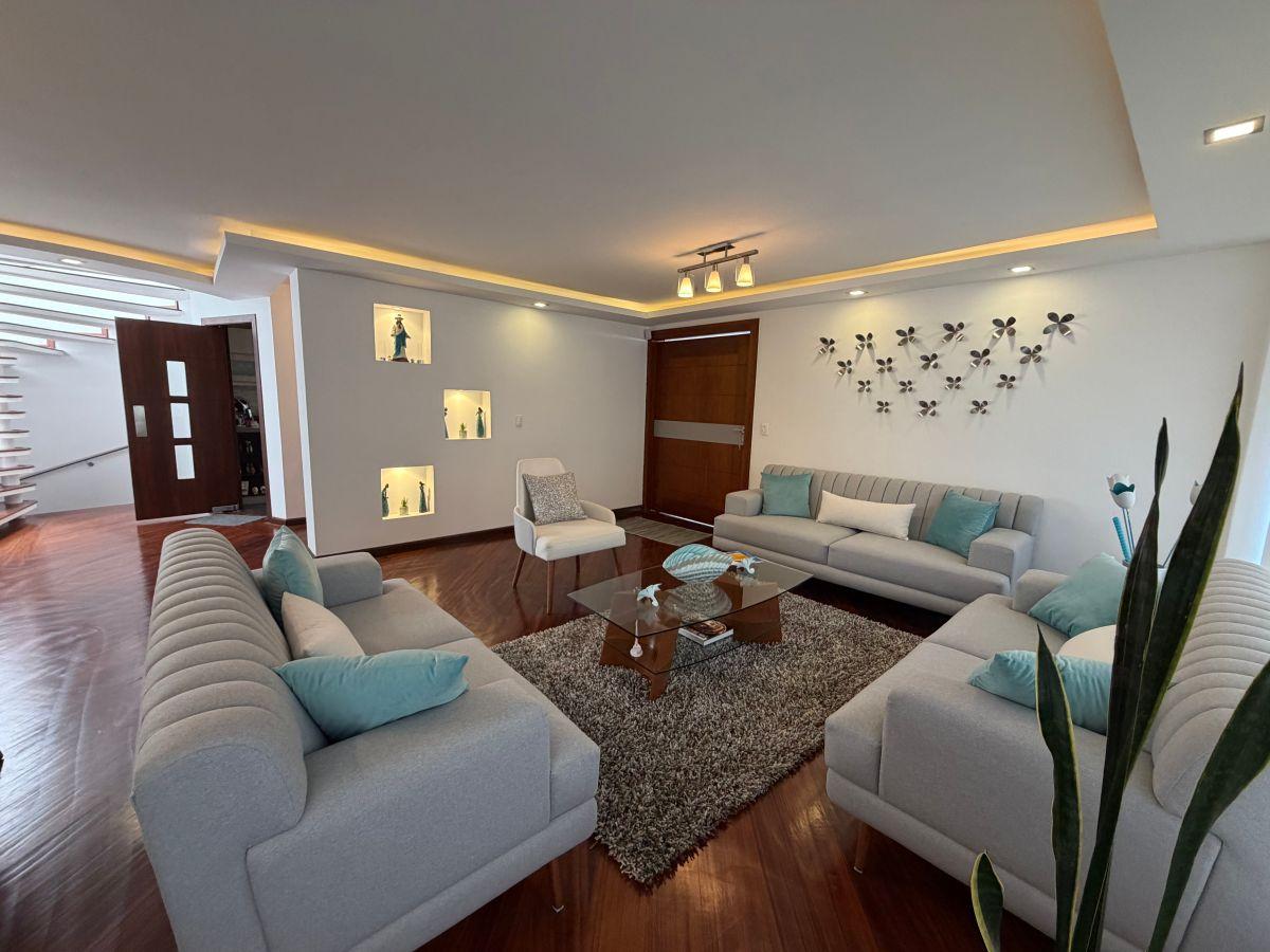Casa en Venta Urbanización El Condado 4 Dorm. Totalmente Remodelada — imagen 8