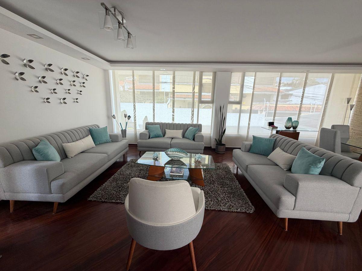 Casa en Venta Urbanización El Condado 4 Dorm. Totalmente Remodelada — imagen 7
