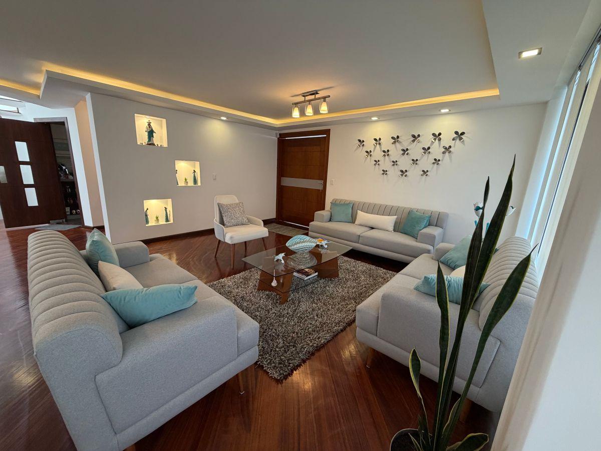 Casa en Venta Urbanización El Condado 4 Dorm. Totalmente Remodelada — imagen 6