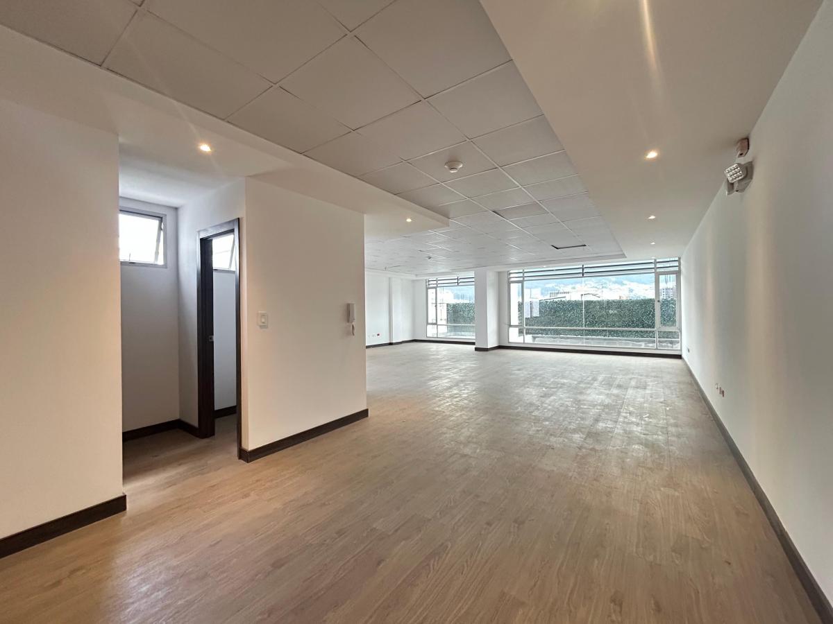 Venta La Floresta Amplia Oficina Moderna a Estrenar - Business Center — imagen 10