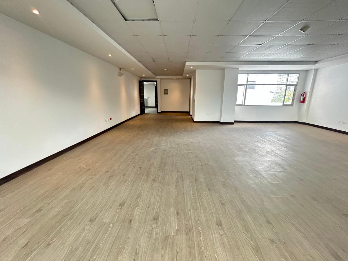 Venta La Floresta Amplia Oficina Moderna a Estrenar - Business Center — imagen 9