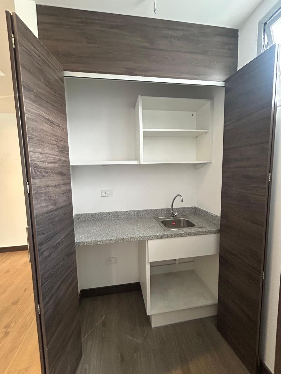 Venta La Floresta Amplia Oficina Moderna a Estrenar - Business Center — imagen 8