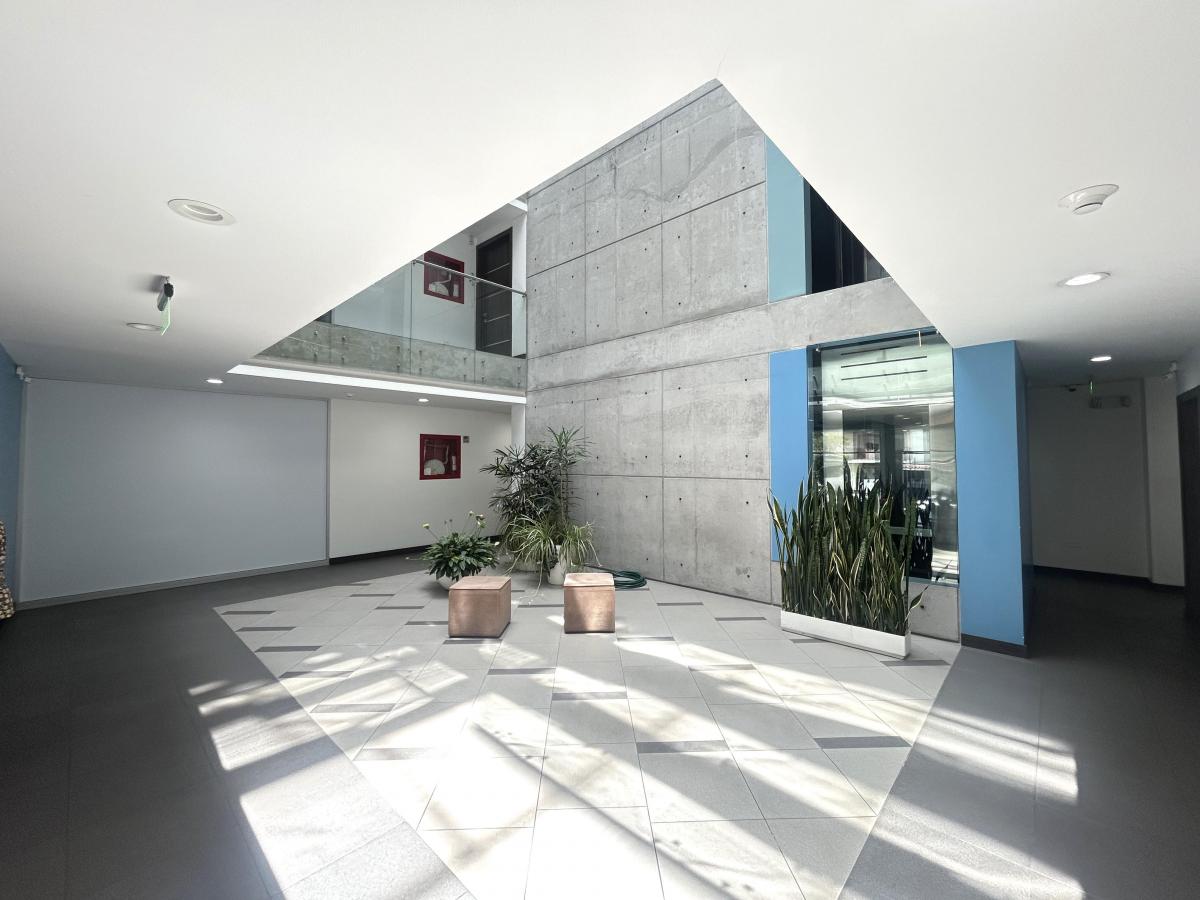 Venta La Floresta Amplia Oficina Moderna a Estrenar - Business Center — imagen 6