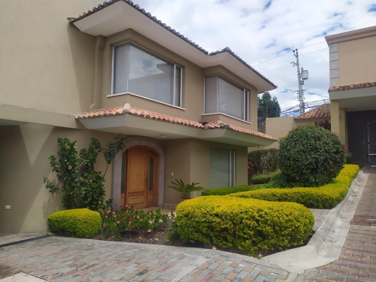 Cumbayá Sector Santa Inés Casa en Venta 3 Dorm. Sala Tv en Conjunto Jardín — imagen 8