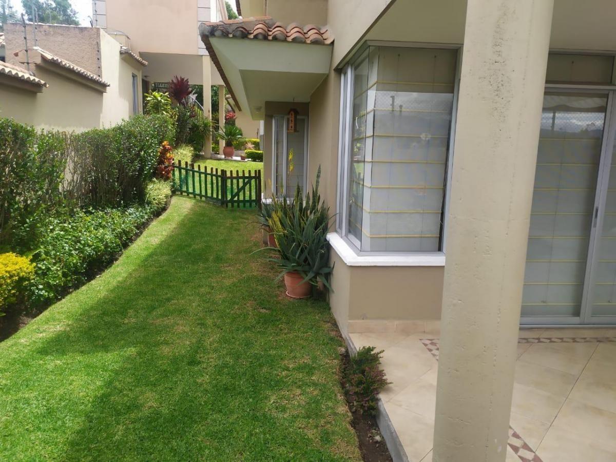 Cumbayá Sector Santa Inés Casa en Venta 3 Dorm. Sala Tv en Conjunto Jardín — imagen 7