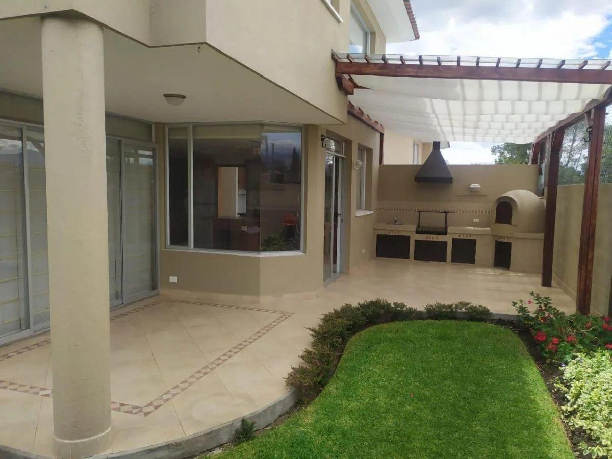 Cumbayá Sector Santa Inés Casa en Venta 3 Dorm. Sala Tv en Conjunto Jardín — imagen 6