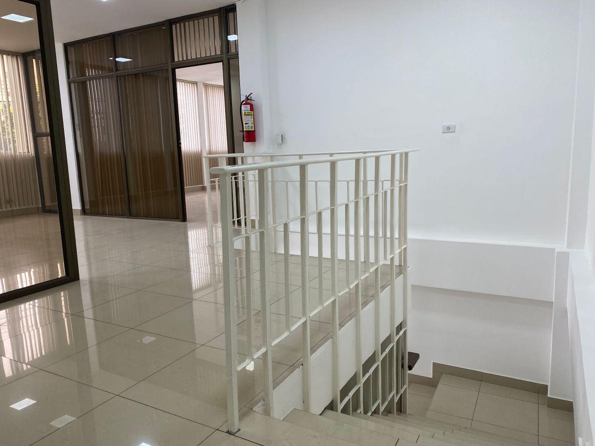 Espacio Multifuncional de 400 m² en Juan Tanca Marengo – Ideal Para Oficina, Local Comercial, Bodega, Guayas — imagen 9