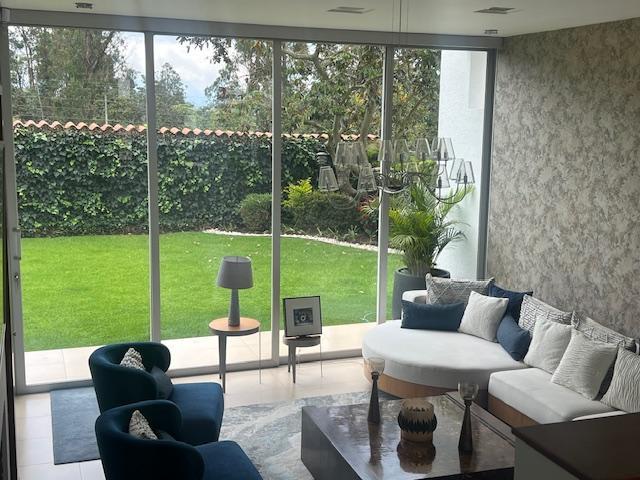 Venta, Moderna Casa Amplio Jardin Sector Rancho San Francisco — imagen 8