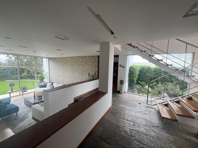 Venta, Moderna Casa Amplio Jardin Sector Rancho San Francisco — imagen 6