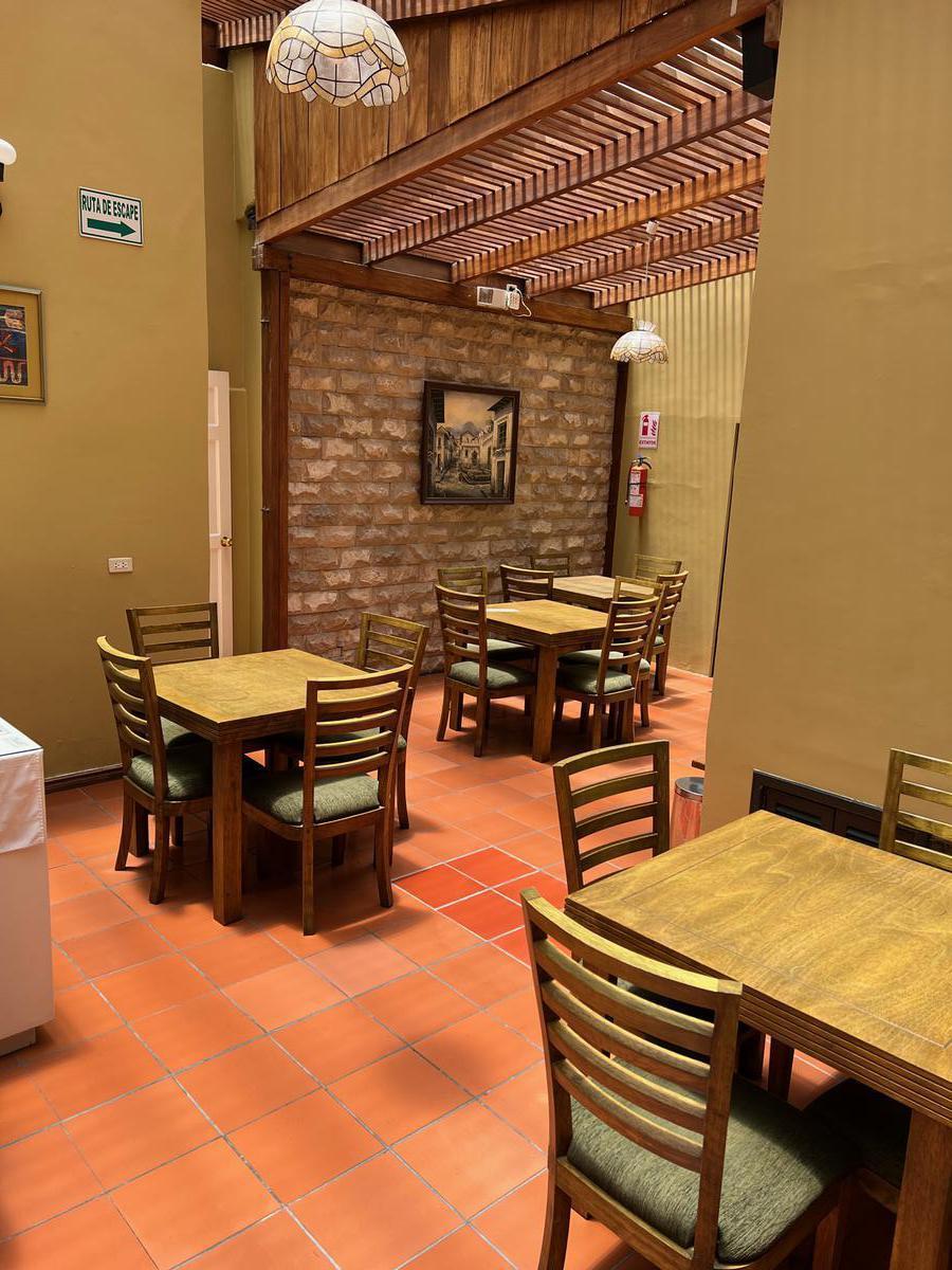 Quito Sector La Mariscal Se Vende Una Hermosa Casa Ideal Para Hotel - Restaurante - Local (Cr) — imagen 2