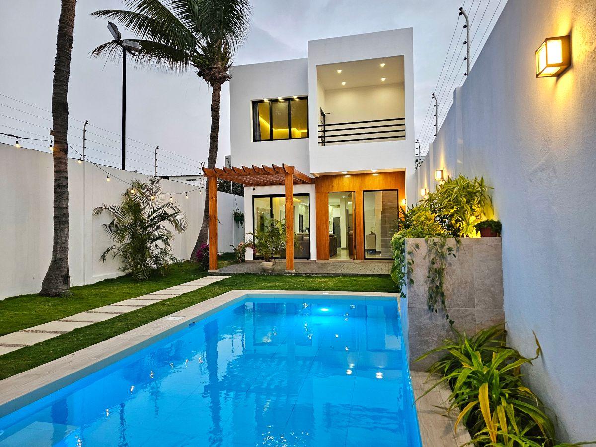 Vendo Espectacular Casa de Lujo con Piscina a Pocas Cuadras del Malecon — imagen 9