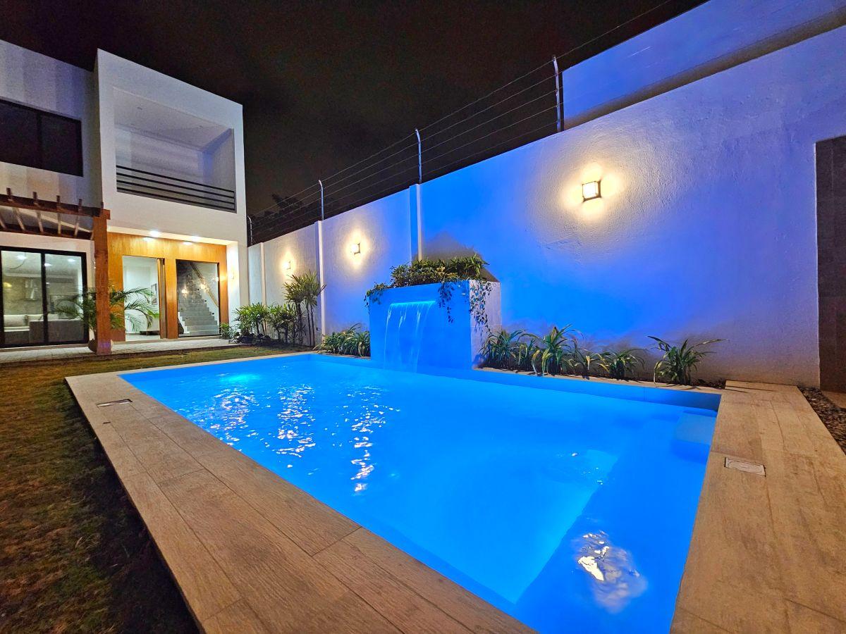 Vendo Espectacular Casa de Lujo con Piscina a Pocas Cuadras del Malecon — imagen 8