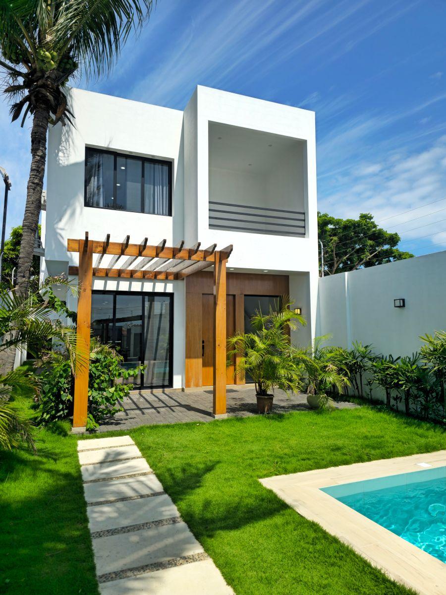 Vendo Espectacular Casa de Lujo con Piscina a Pocas Cuadras del Malecon — imagen 2