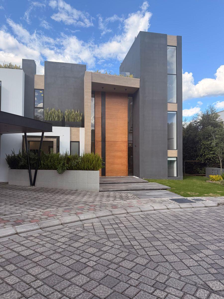 Venta Moderna Casa de 4 Dorm. Cerca de Arrayanes en Puembo / Sharon Reed — imagen 9