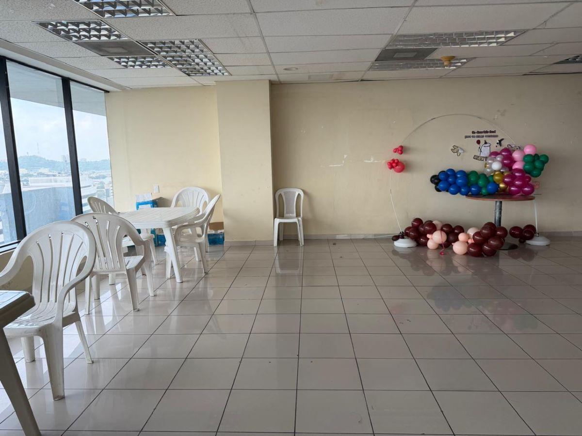 En Venta Oficina Ejecutiva 487 m² Edif. Las Cámaras - Guayaquil, Av Francisco de Orellana. Guayas — imagen 4