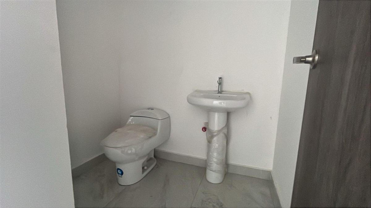 En Venta Oficina 108 m² - Moderno Edificio Corporativo - Av Las Américas - Guayaquil, Guayas — imagen 2