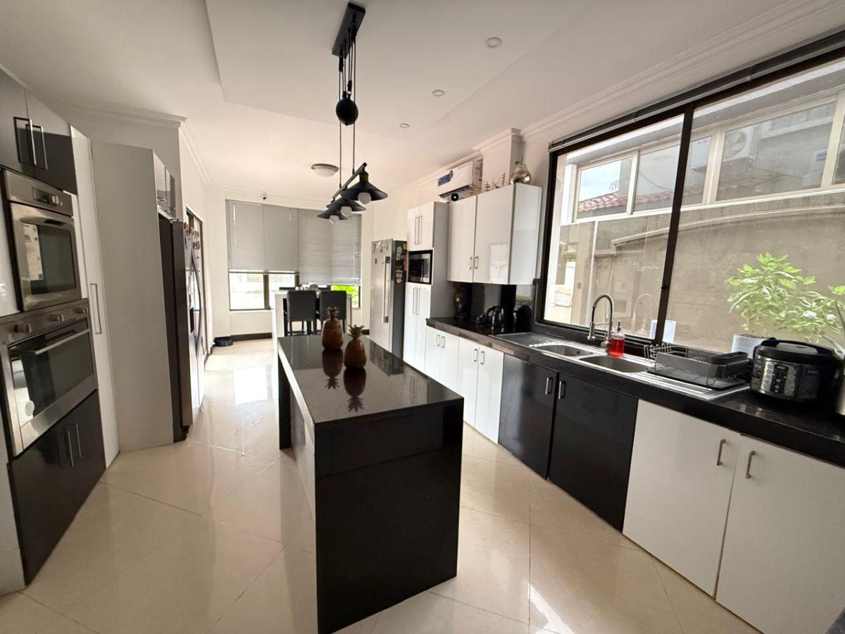 Vendo Casa de Lujo en Samborondon, Totalmente Amoblada, Piscina, 5 Dorm., Guayas — imagen 6