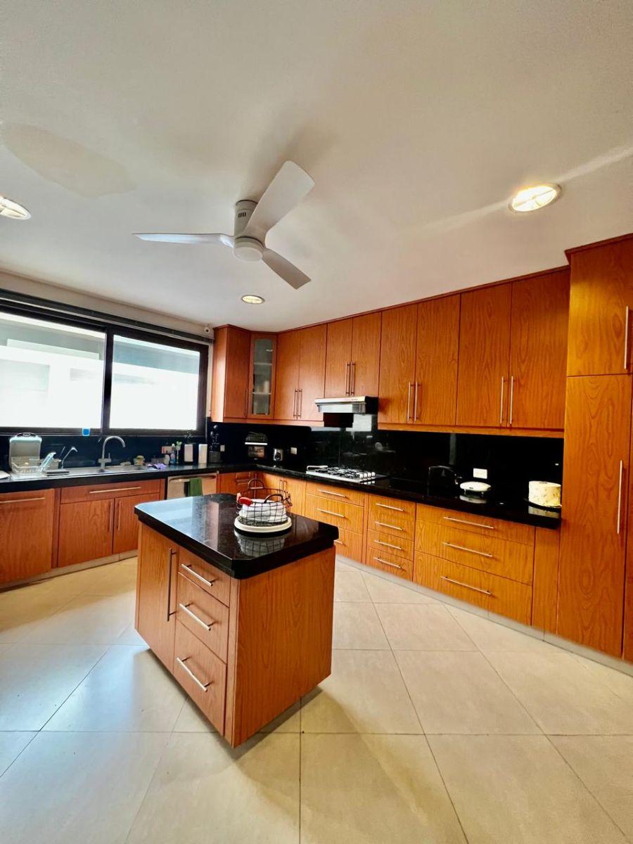 Casa de 780 m² con 5 Habitaciones en Venta en Samborondón, Guayas — imagen 4