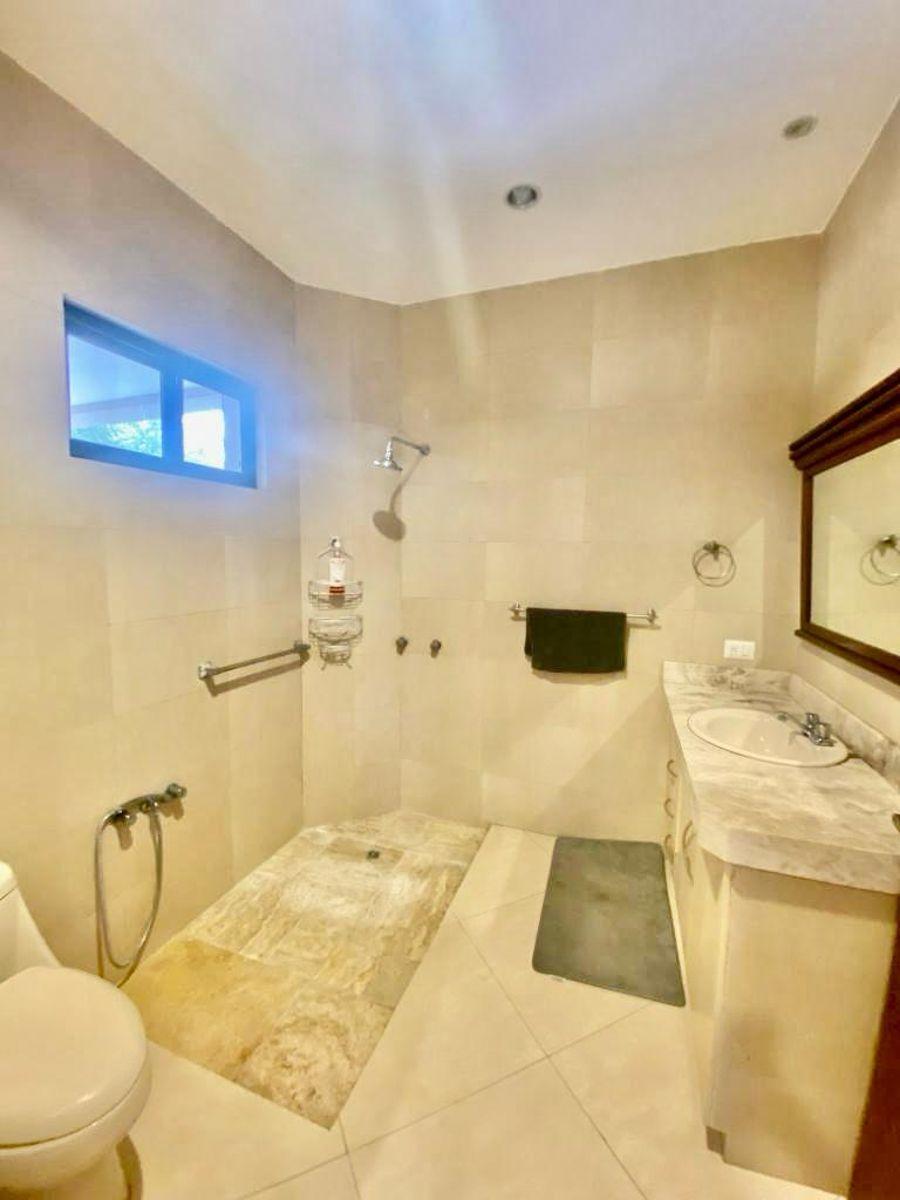 Casa de 780 m² con 5 Habitaciones en Venta en Samborondón, Guayas — imagen 3