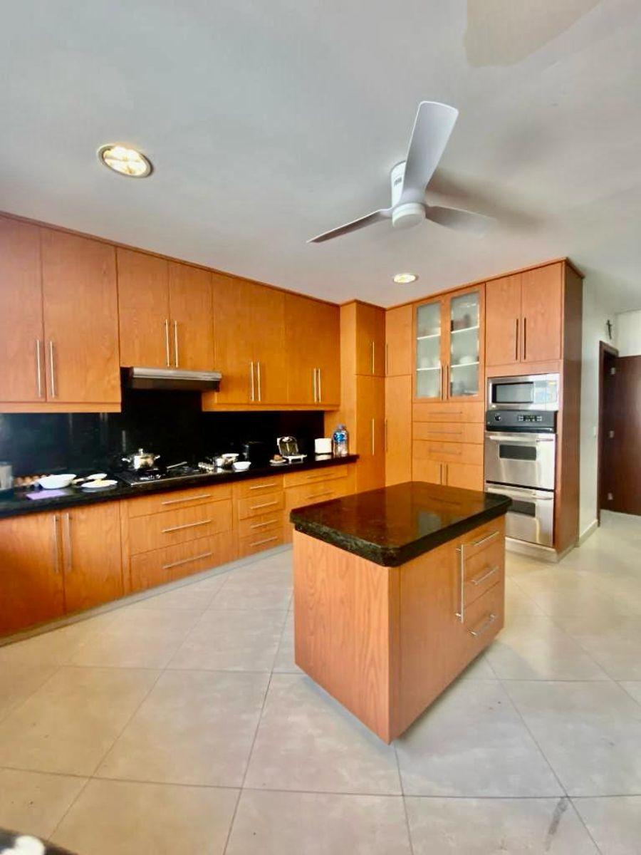Casa de 780 m² con 5 Habitaciones en Venta en Samborondón, Guayas — imagen 2
