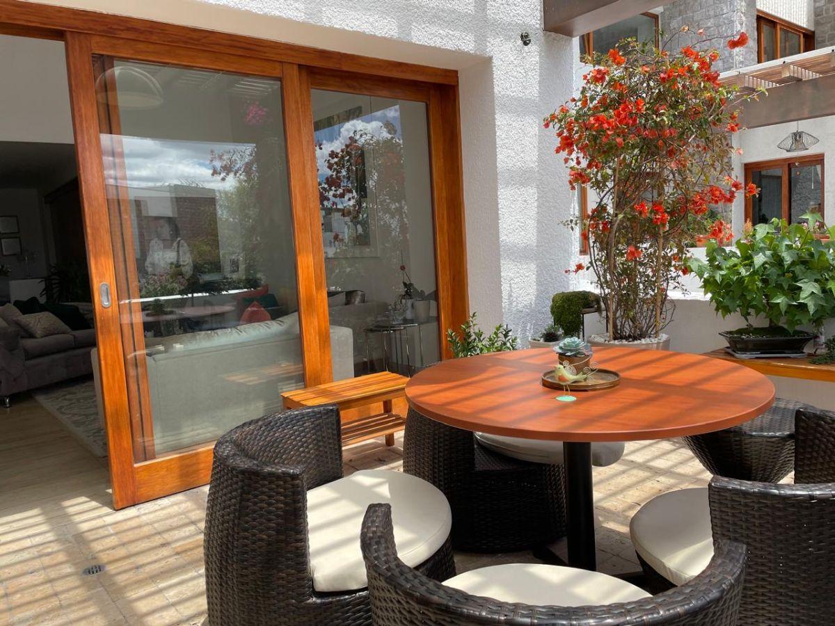 Departamento de 220 m² con 3 Recámaras en Venta en Cumbayá — imagen 2