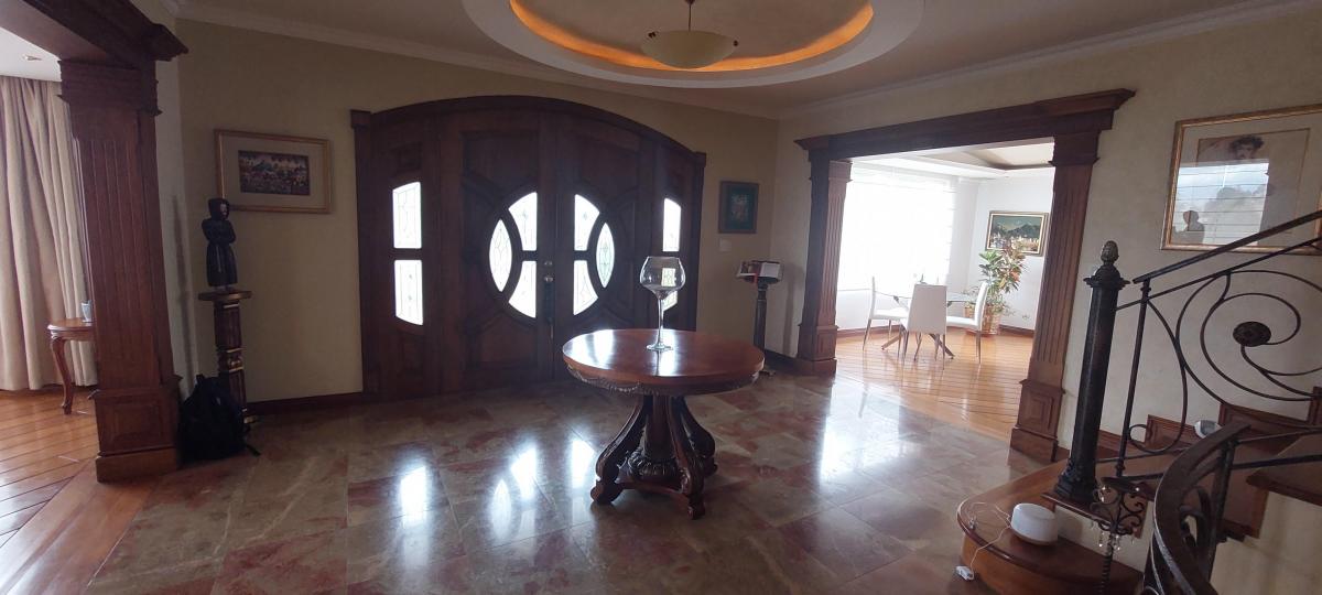 Urb. Campo Alegre, Vendo Hermosa Casa 4 Dormt. 600 m² Construc, 720 m² Terre. Excelentes Acabados — imagen 9