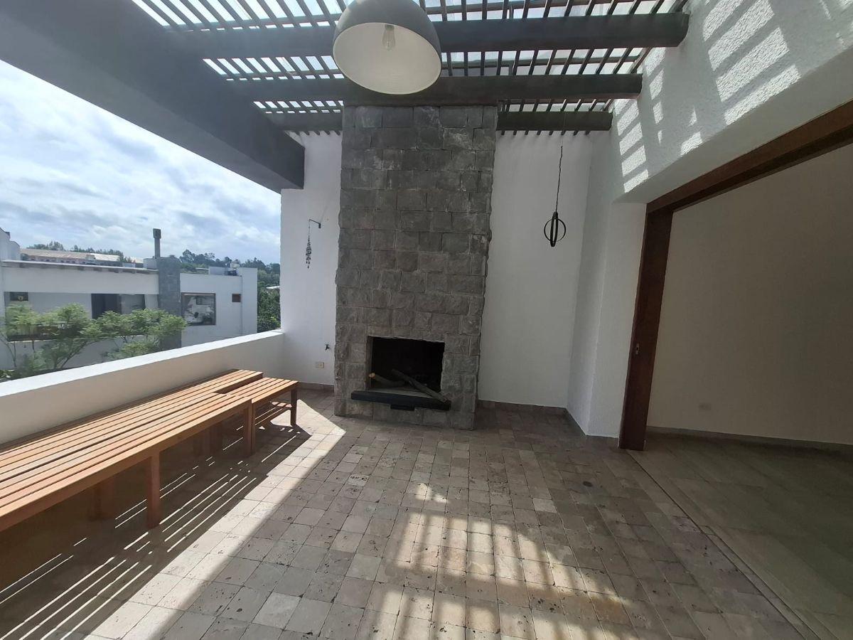 327 m Cuadrados de Lujo, Áreas Cubiertas y Patio en El Corazón de Cumbayá — imagen 10