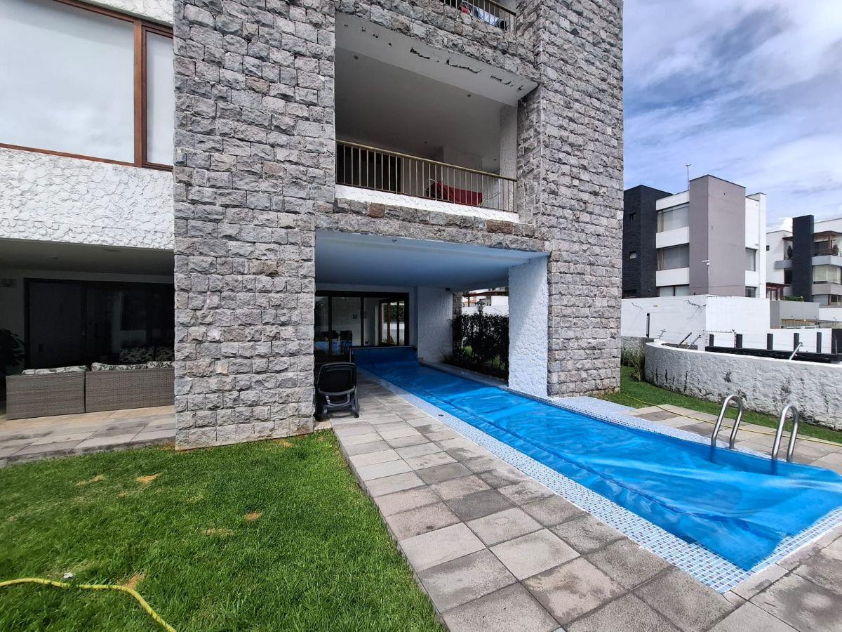 327 m Cuadrados de Lujo, Áreas Cubiertas y Patio en El Corazón de Cumbayá — imagen 8