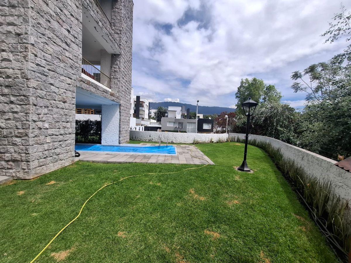 327 m Cuadrados de Lujo, Áreas Cubiertas y Patio en El Corazón de Cumbayá — imagen 7