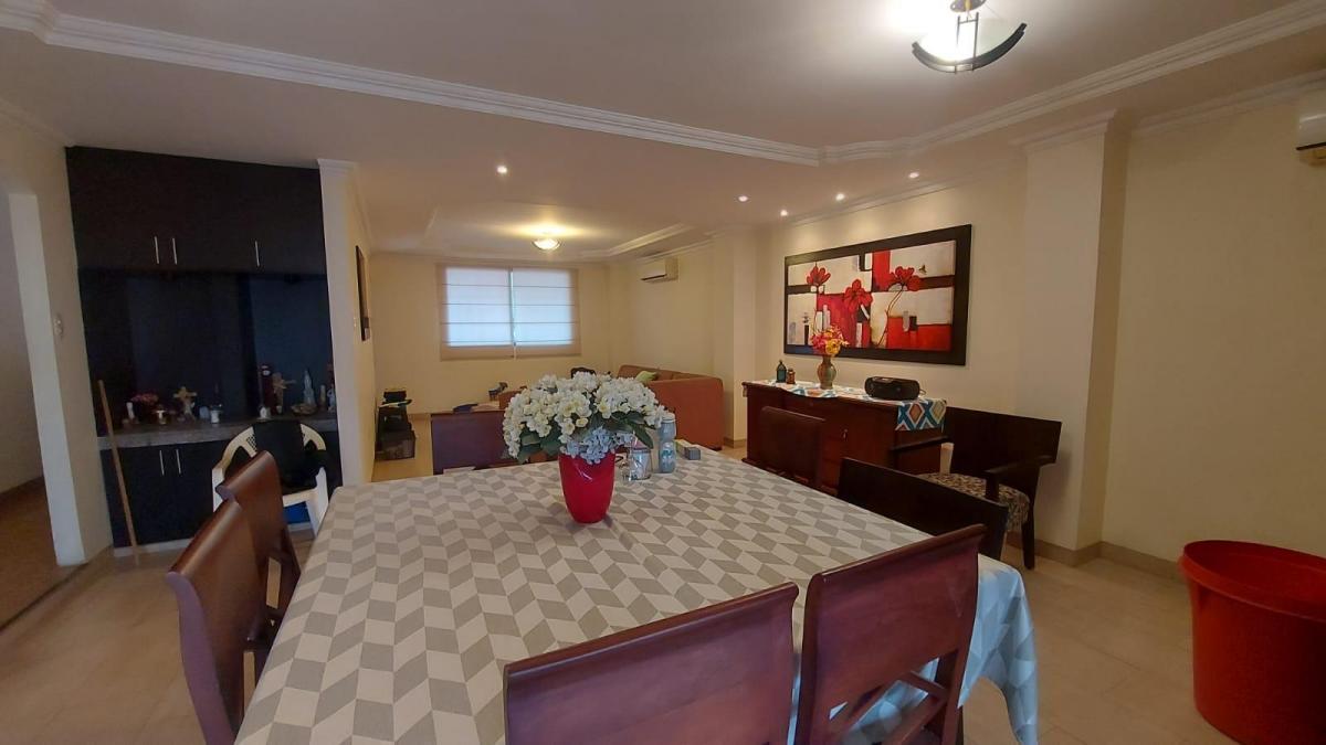 Venta de Villa 4 Dorm., Piscina en Portón de Las Lomas, Guayas — imagen 4