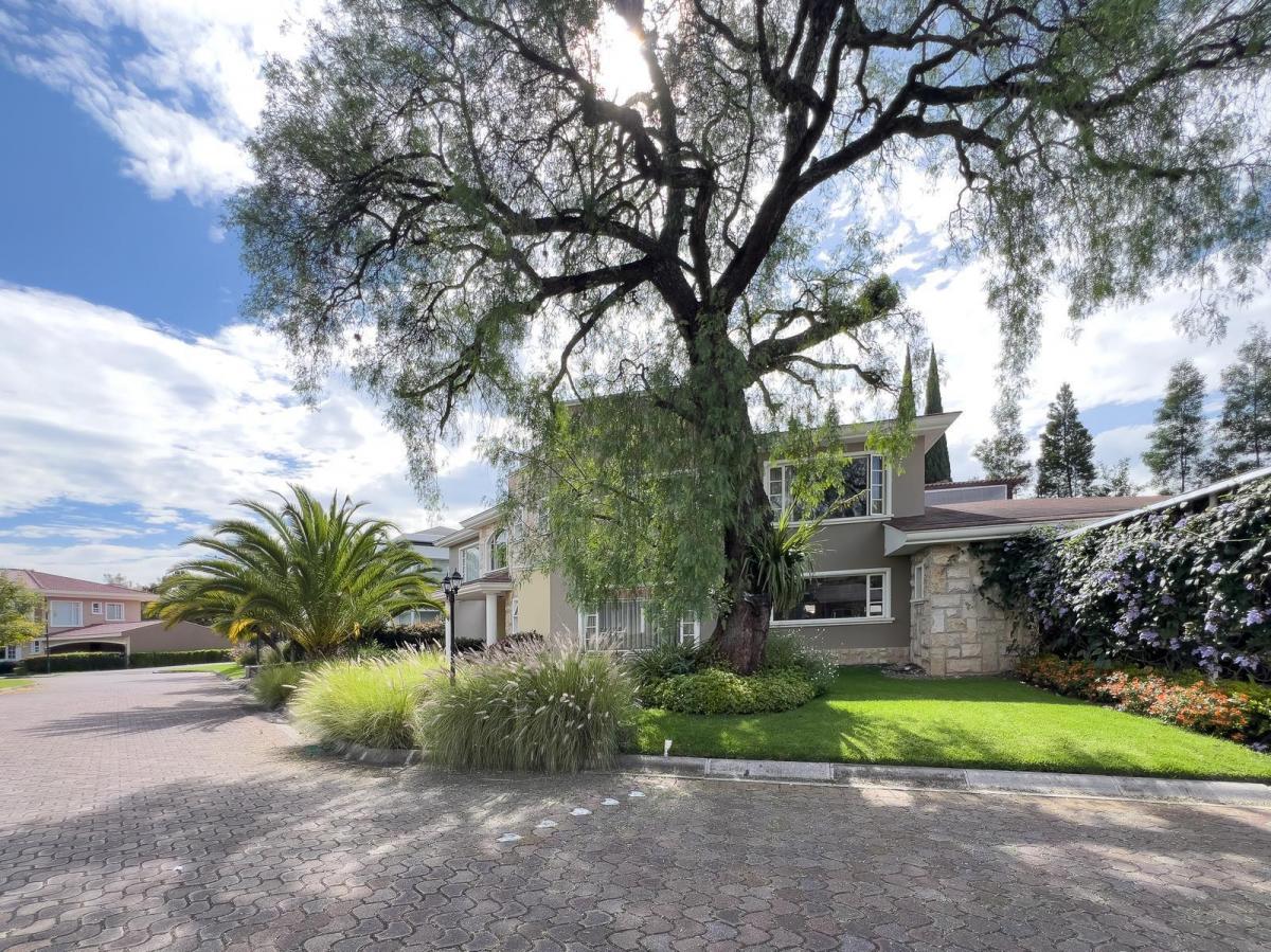 Casa de Venta Ubicada Dentro de Urbanización Cerrada, Cumbayá, Sector Cervecería — imagen 3