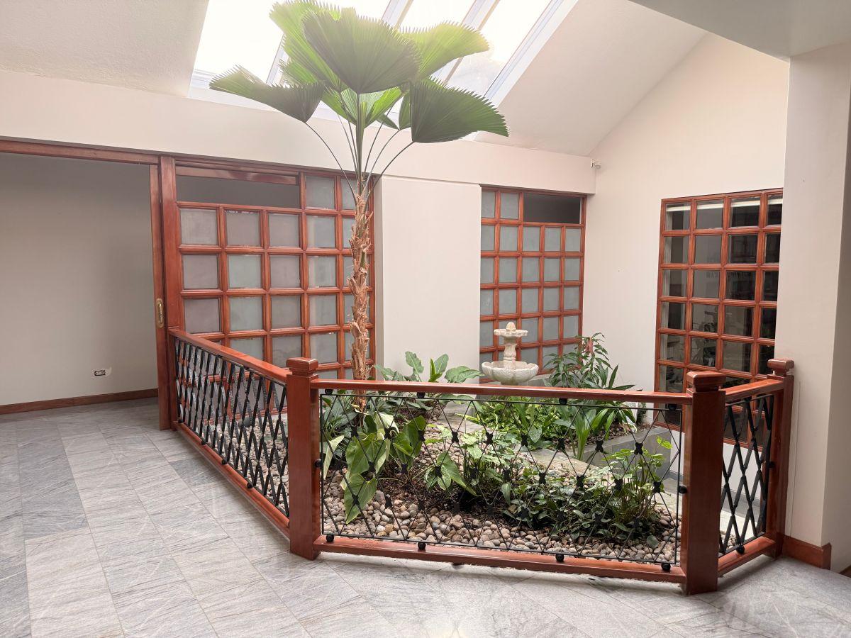 Casa de Lujo en Zona Cerrada de Santa Cecilia, Guayas — imagen 2