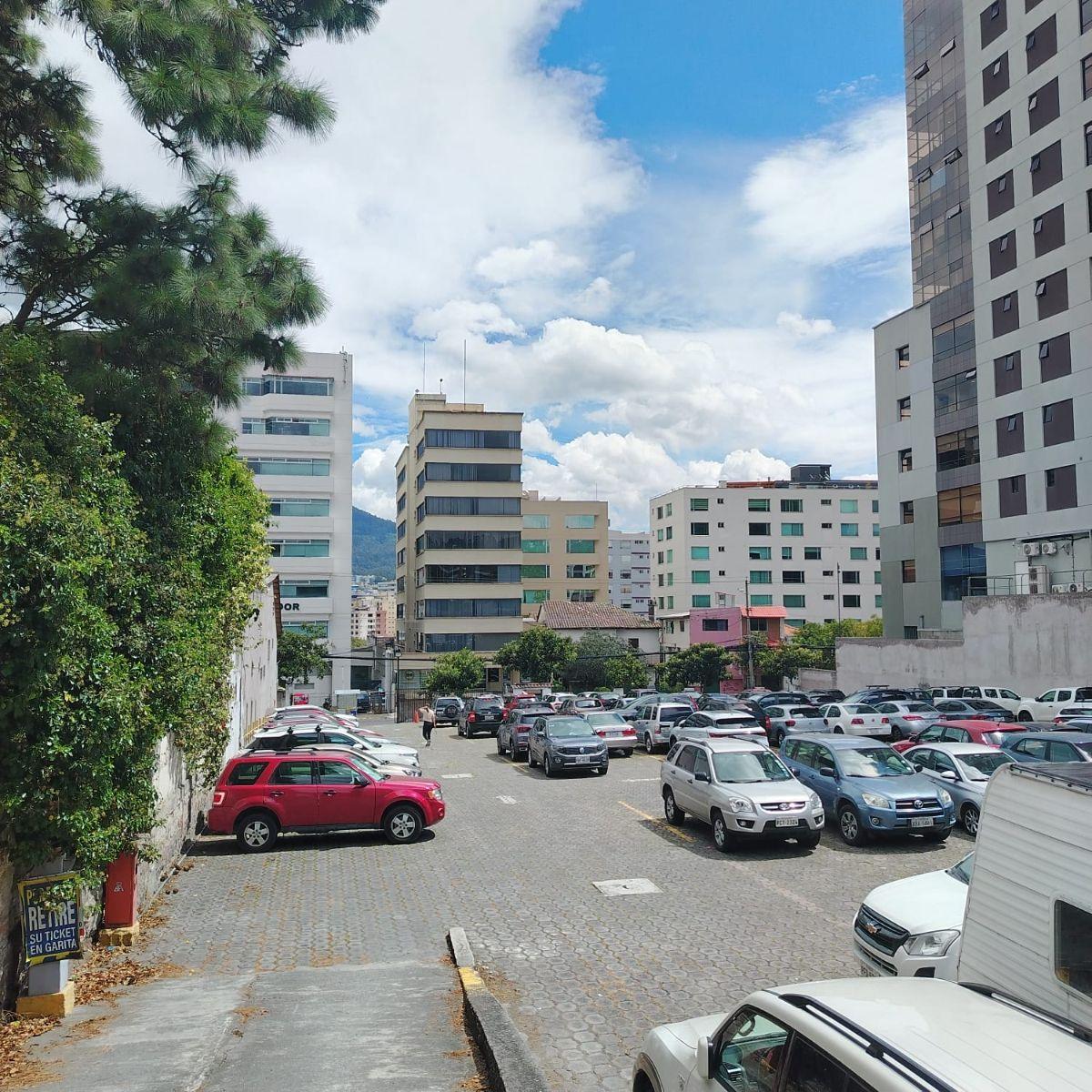 Vendo Gran Terreno en La Av 12 de Octubre Sector de Primera — imagen 6