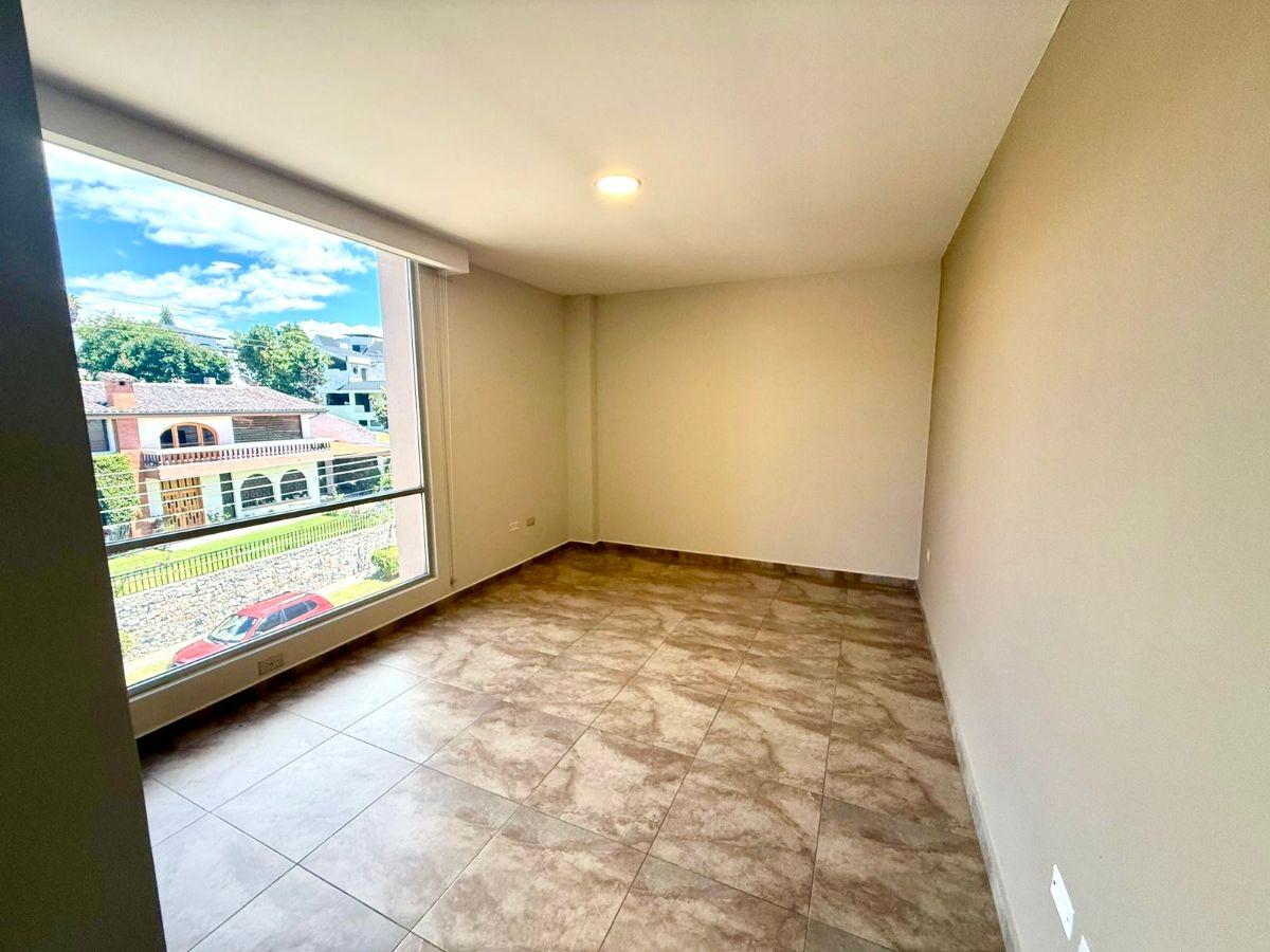 Departamento en Venta 136 m Más Terraza 73 m La Primavera - Cumbayá — imagen 8