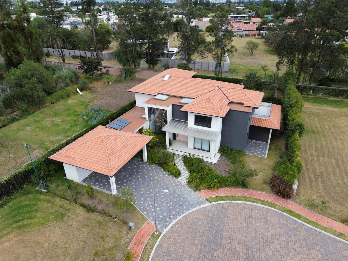 Casa de Venta Dentro de Urbanización Exclusiva en Puembo. en El Mejor Sector de Puembo — imagen 8