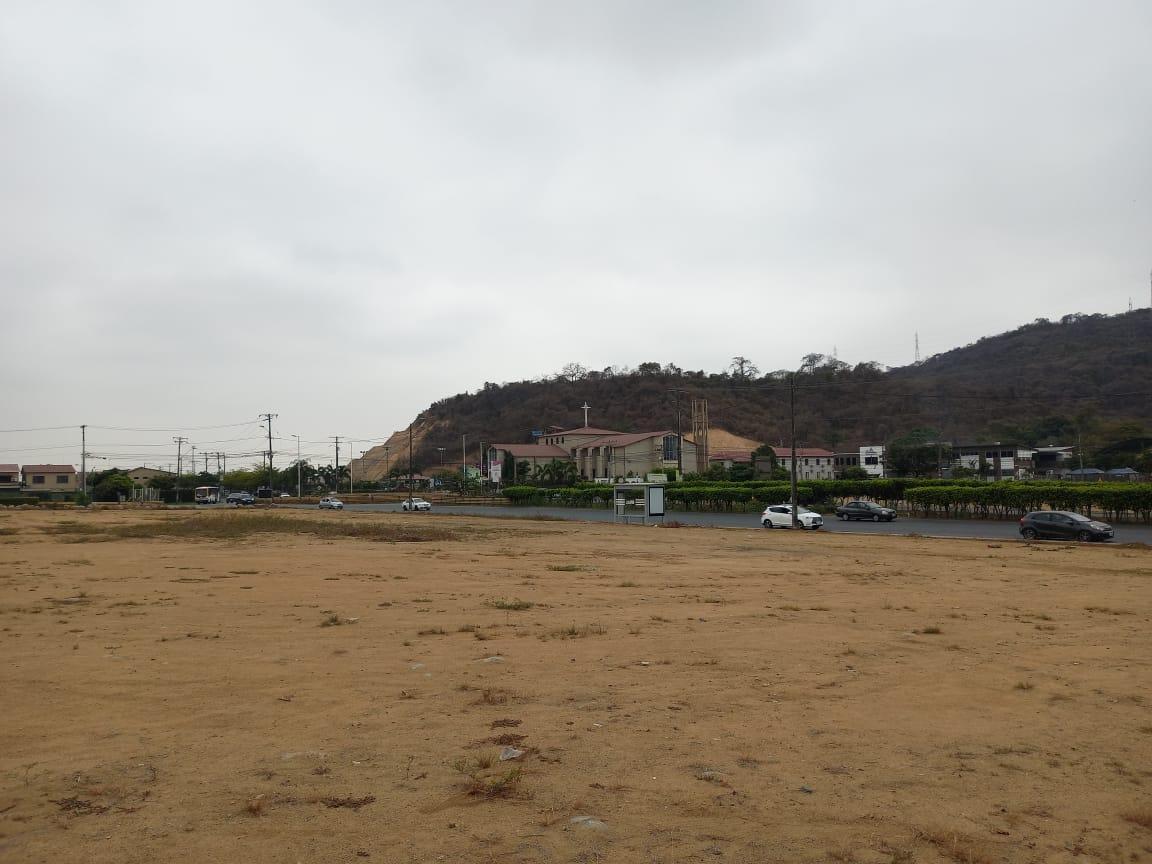 Terreno Esquinero de Venta en La Urbanización Villa Club, Uso Comercial. Guayas — imagen 2