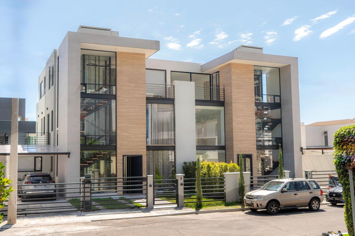 Casa con 4 Habitaciones de 400 m² en Venta en Urbanización San Isidro 2 - Miravalle — imagen 3
