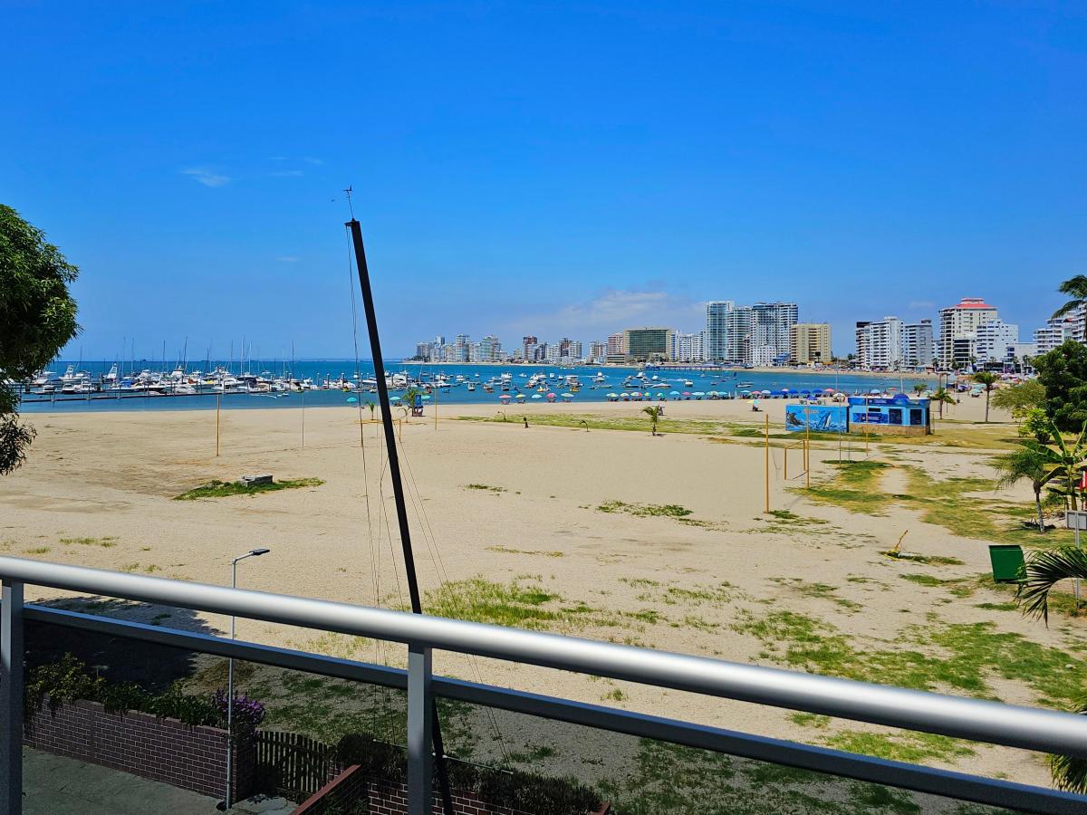 Vendo Espectacular Casa de 3 Pisos Al Pie del Mar en El Malecon de Salinas — imagen 6