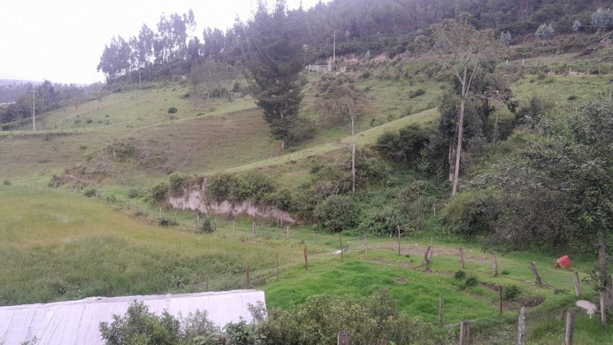 En San Pablo, con Hermosa Vista a La Laguna Se Vende, Imbabura — imagen 7