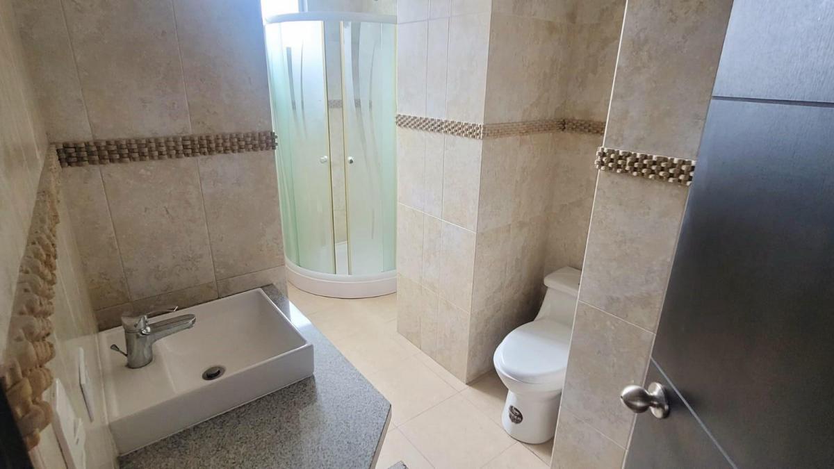Vendo Departamento 3 Dorm. 130 m² La Jipijapa Cerca Hotel Savoy Inn, Vista Panorámica. Provincia de Pichincha — imagen 8