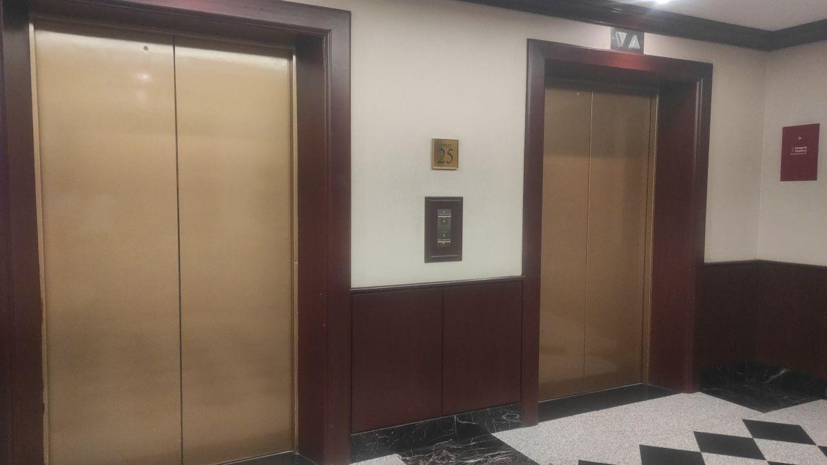 Oficina Comercial de 140 m² en Venta en El Centro de Guayaquil. Edificio La Previsora. Guayas — imagen 2
