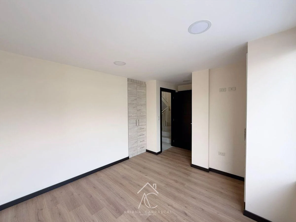 Casa con Ingreso Independiente en Venta Sector Mitad del Mundo — imagen 10