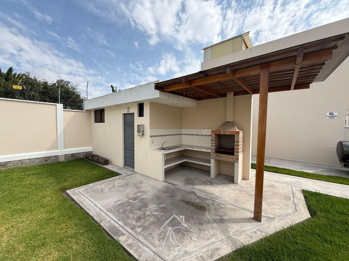 Casa con Ingreso Independiente en Venta Sector Mitad del Mundo — imagen 2