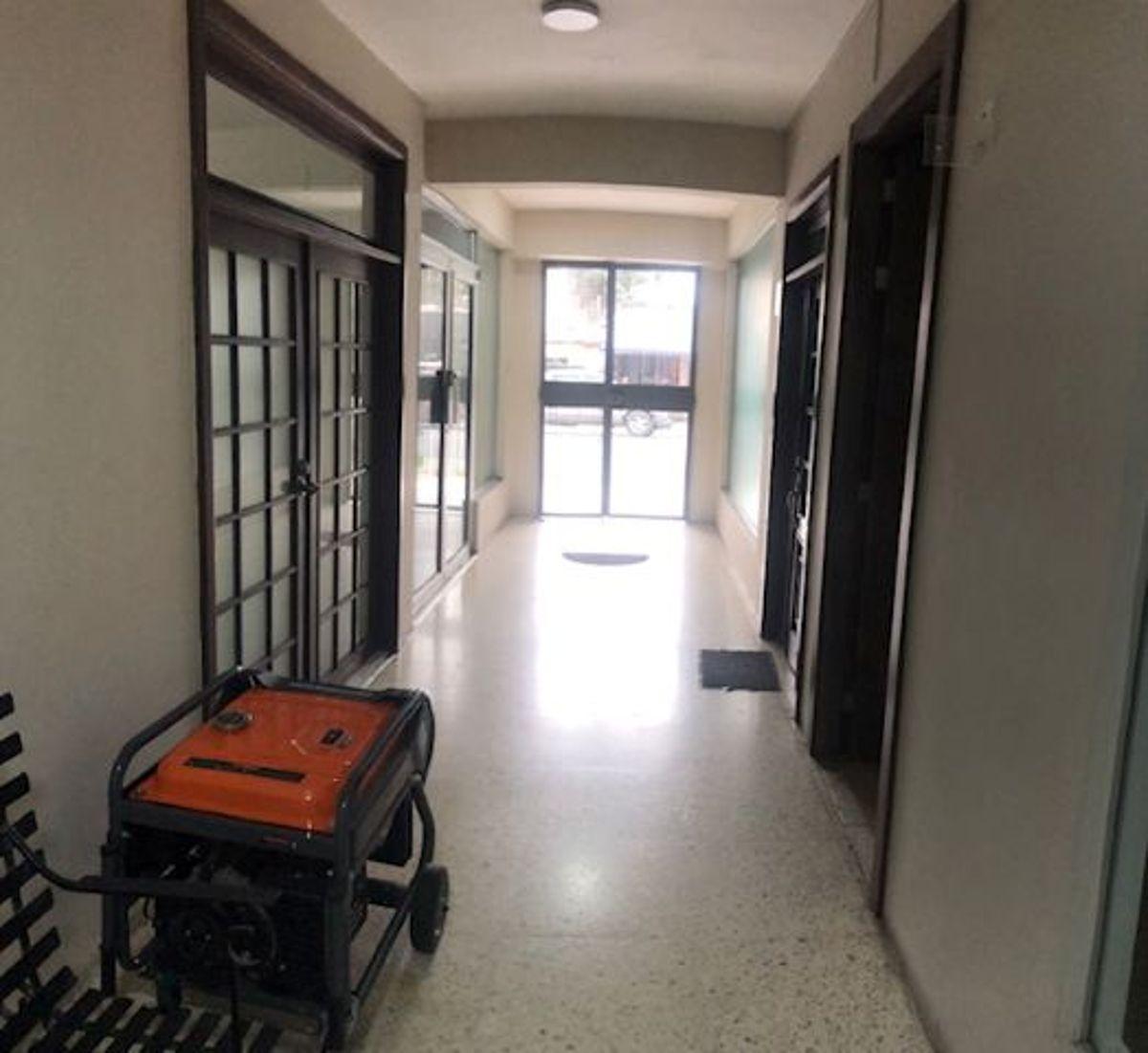 Vendo Casa con Piso Comercial Urdesa, Guayas — imagen 2