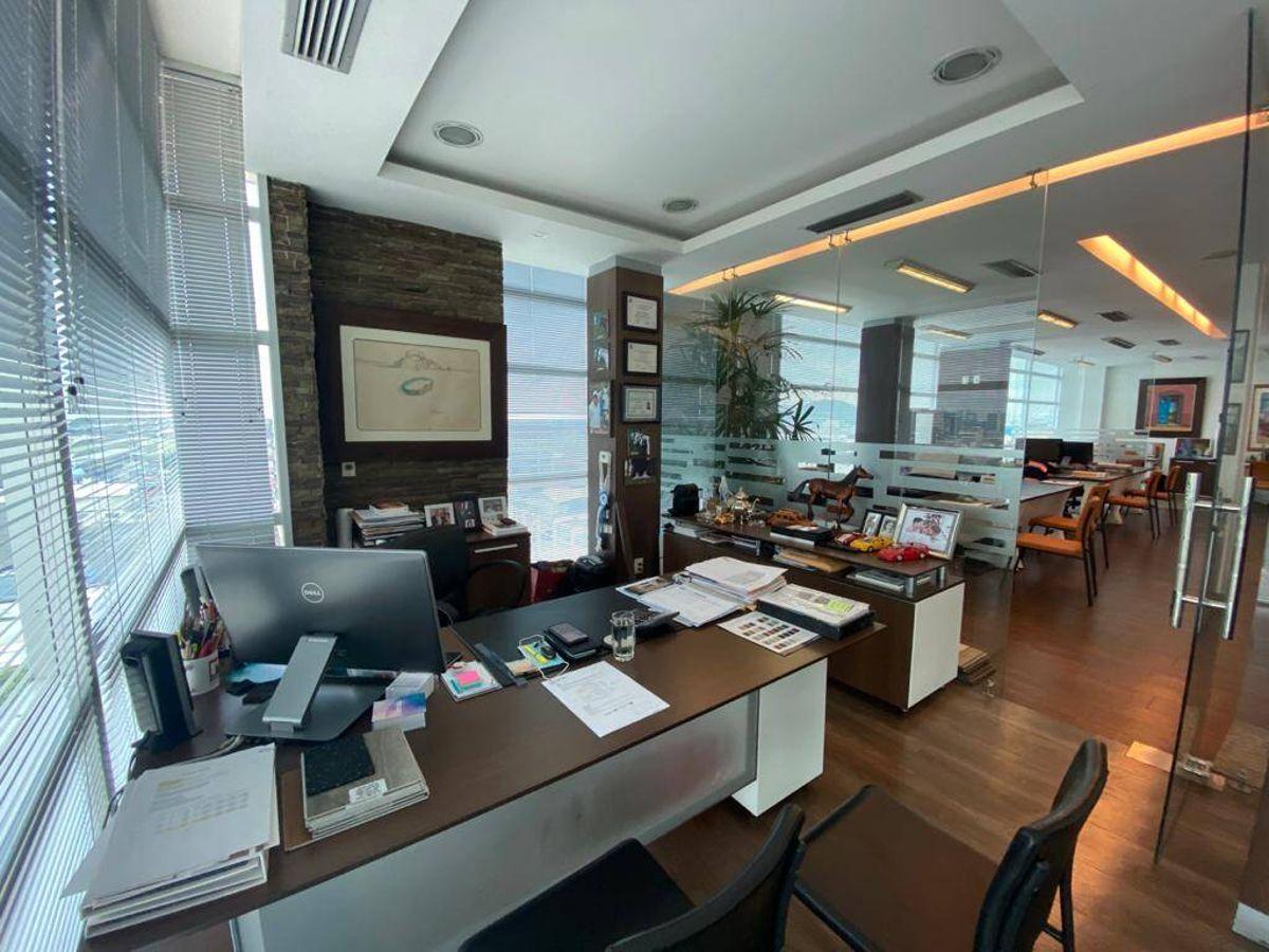 En Venta Oficina Semi - Amoblada 154 m² - Edif. Plaza Center - Kennedy Norte - Guayaquil, Guayas — imagen 4