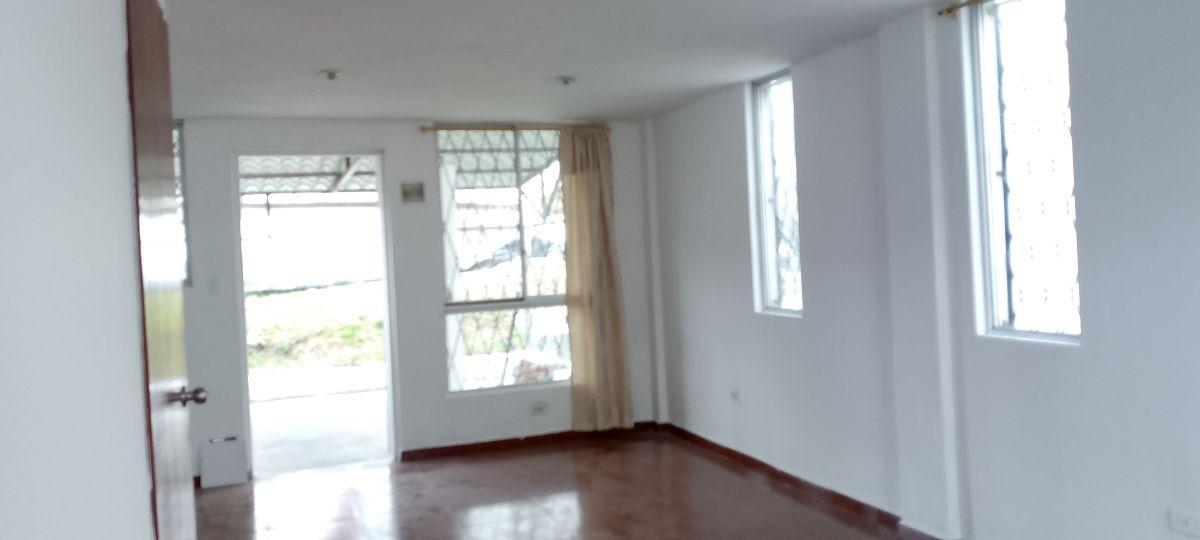 En Venta Casa de 3 Pisos en Pomasqui - Ciudad Bicentenario — imagen 7
