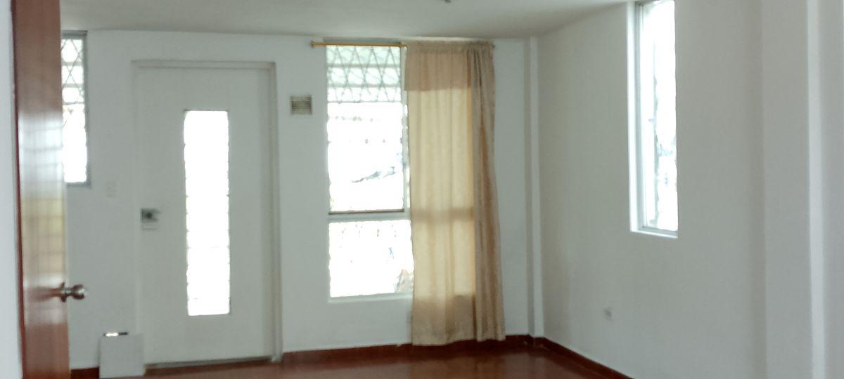 En Venta Casa de 3 Pisos en Pomasqui - Ciudad Bicentenario — imagen 6