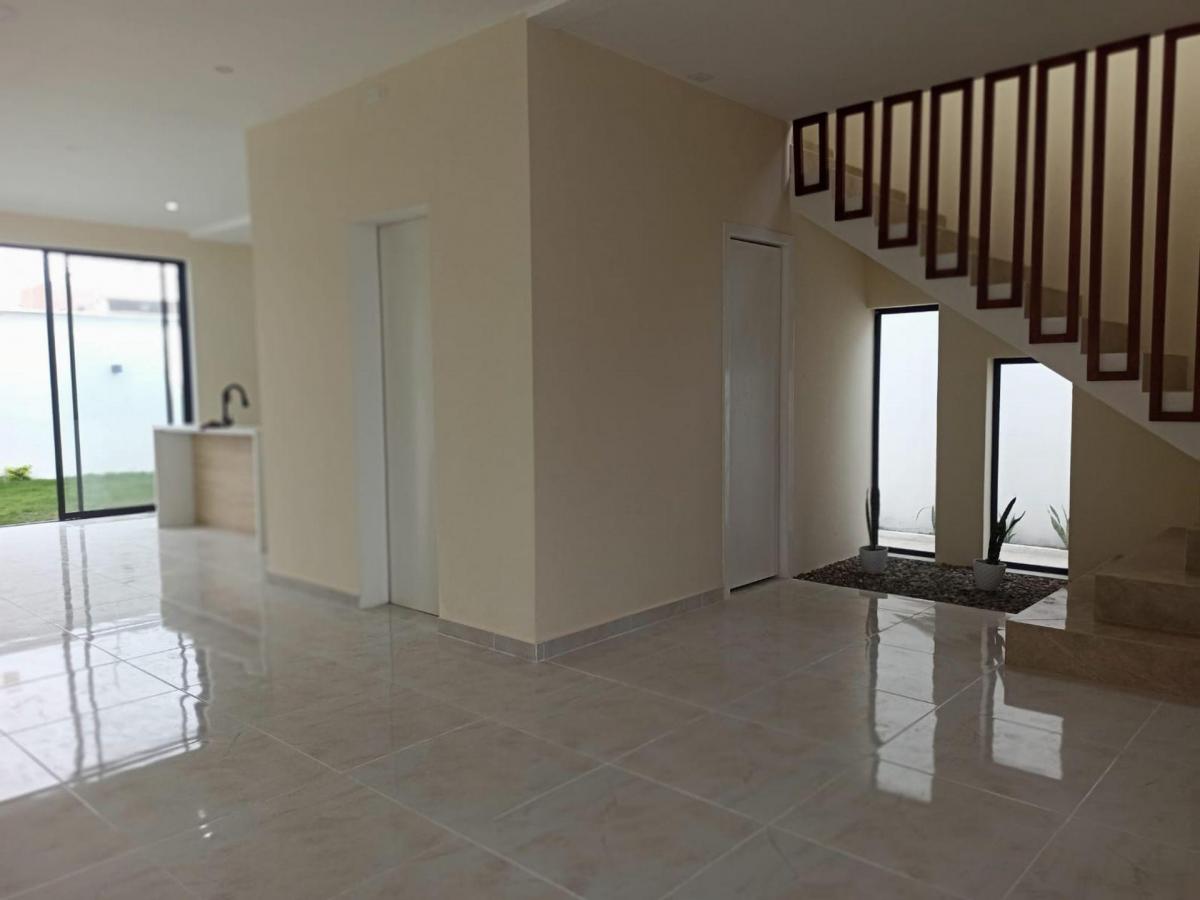. Casa Nueva en Venta, Moderna Lista Para Habitar, Urbanización Zhará, El Oro — imagen 2