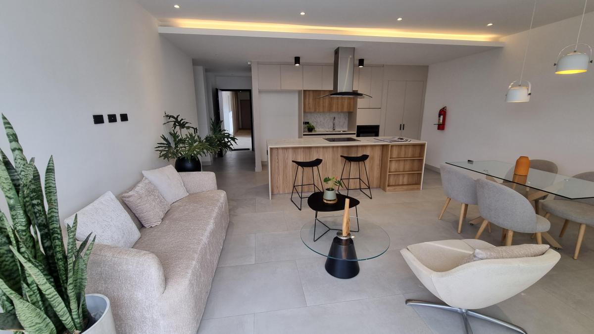 Departamento Nuevo en Venta con Patio en Cumbayá — imagen 2