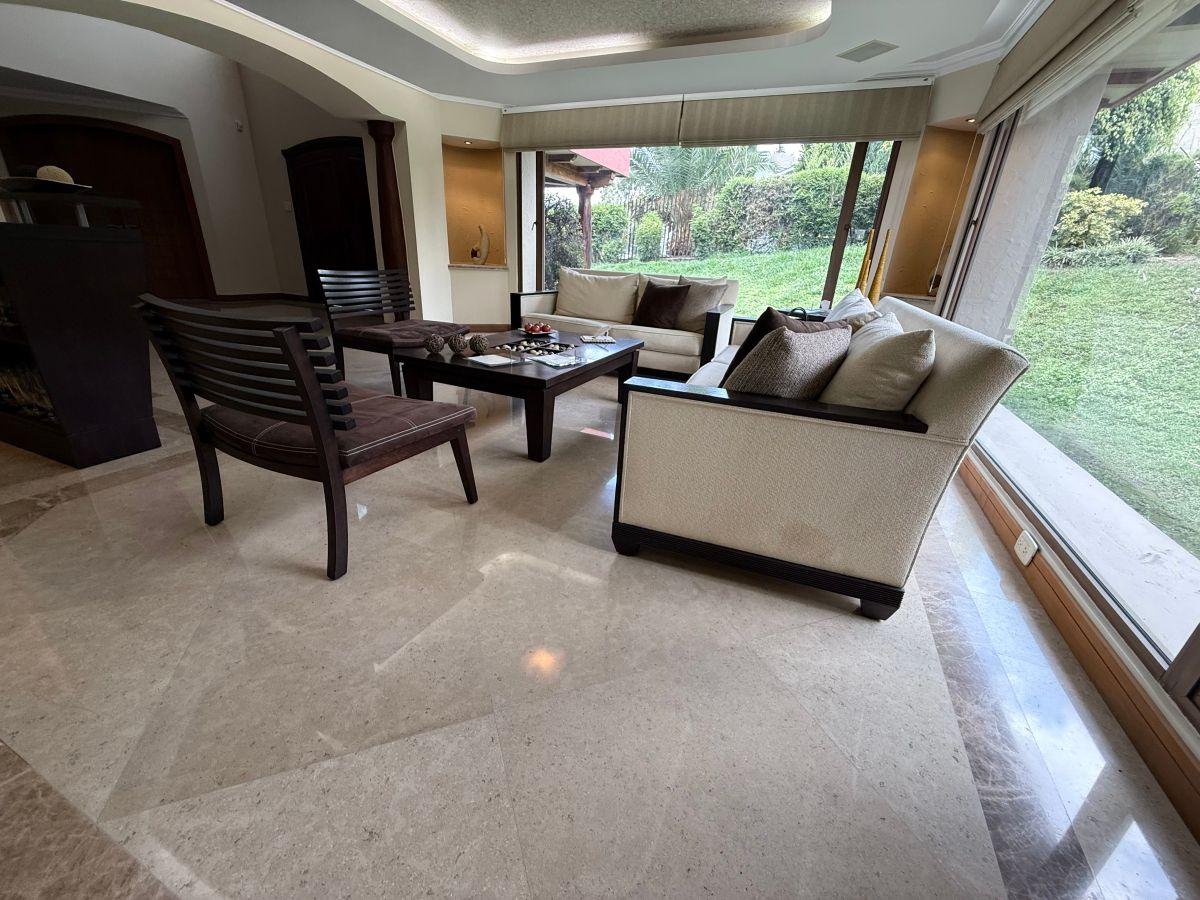 Vendo Casa Elegante, de Lujo urbanización Exclusiva Cumbaya, alta Seguridad, Vistas Canchas — imagen 7